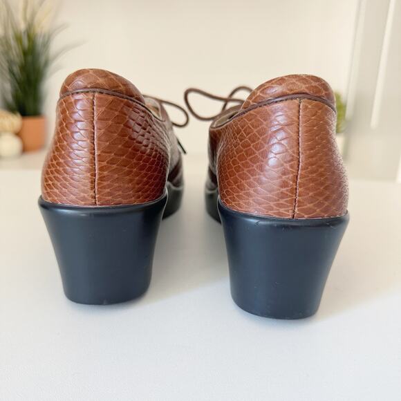Alegria Brown Snake Leather Etta 2 Lace Up Oxford Clogs Size 37/7 - Picture 6 of 8
